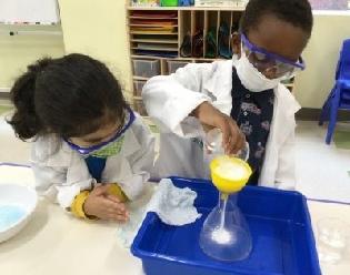 Pre-K Students Conduct a Science Experiment in our STEAM Lab